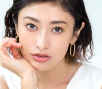 【芸能】4児の母で40歳の山田優　金髪×ノースリーブの“ご機嫌ショット”