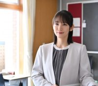 【芸能】吉岡里帆（31）「携帯が古すぎる」と暴露される…　