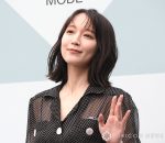 【芸能】吉岡里帆（32）まさにＰＲＡＤＡ着た小悪魔！