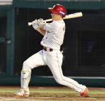 野球ってスタメン全員粘って四球もぎ取るスタイルの選手で揃えたら相当強いんじゃないか←これ