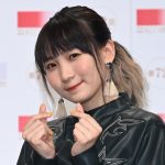 YOASOBIのikuraがギャルに大変身!タトゥー全開で驚きのスタイル披露